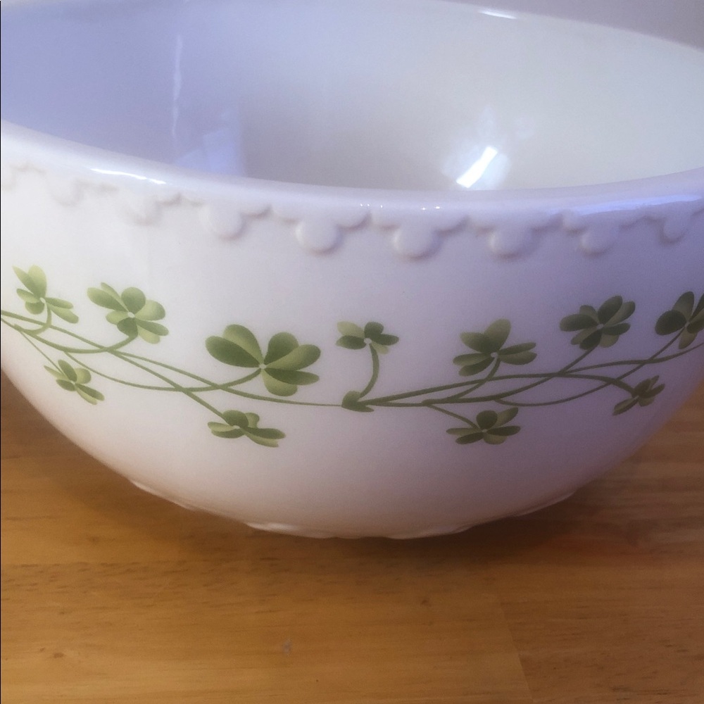 White Bowl with Green Clover Design - Picture 6 of 10